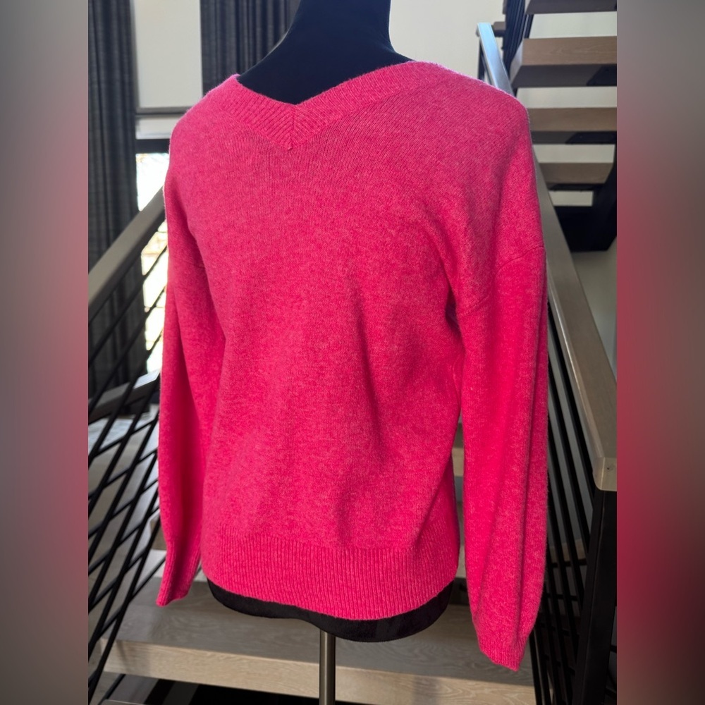 New LOFT Pink V-Neck Sweater with Silver Star Accents size XS - Picture 5 of 5